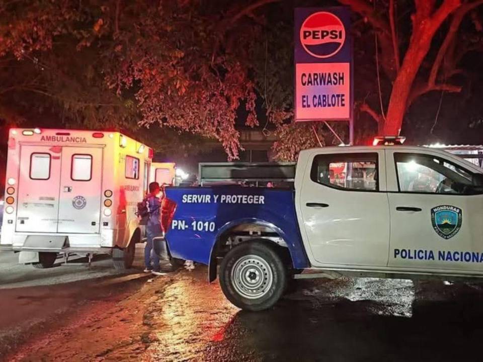 Hasta el lugar llegó una ambulancia y una patrulla de la Policía Nacional.