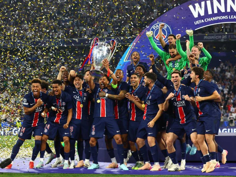 El Paris Saint-Germain (PSG) se unió a la selecta lista de clubes de Europa en conquistar un triplete en una temporada (título de liga, copa local y copa continental). Conozca cuáles son los equipos que han concretado este logro a lo largo de la historia a continuación.