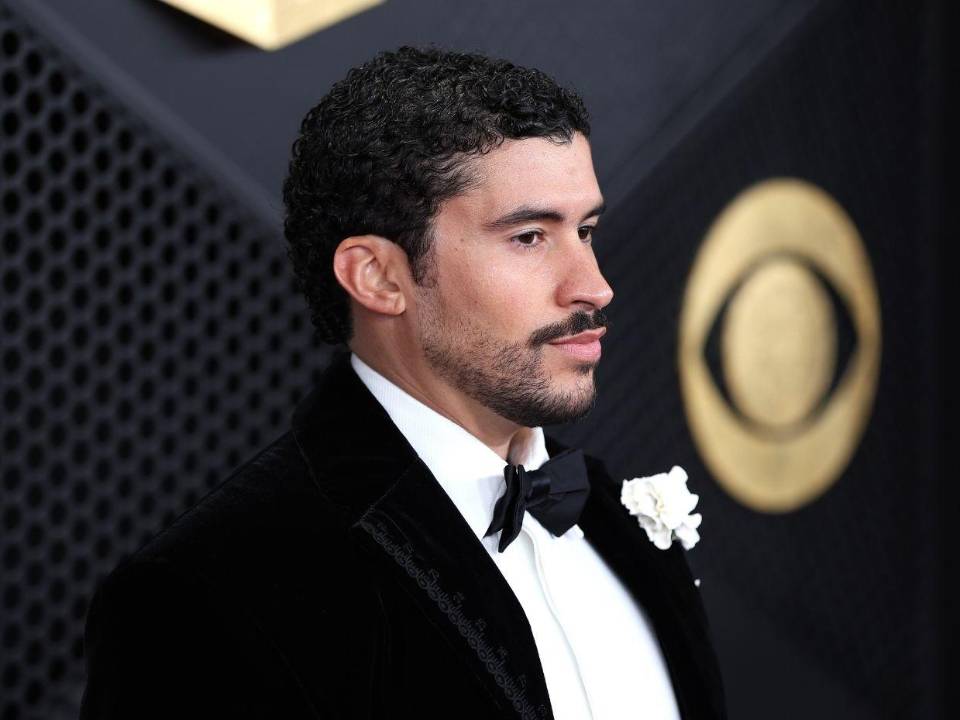 Su tercera victoria de la noche desafía las barreras idiomáticas que históricamente han limitado el reconocimiento de artistas hispanohablantes en los premios anglosajones más prestigiosos.