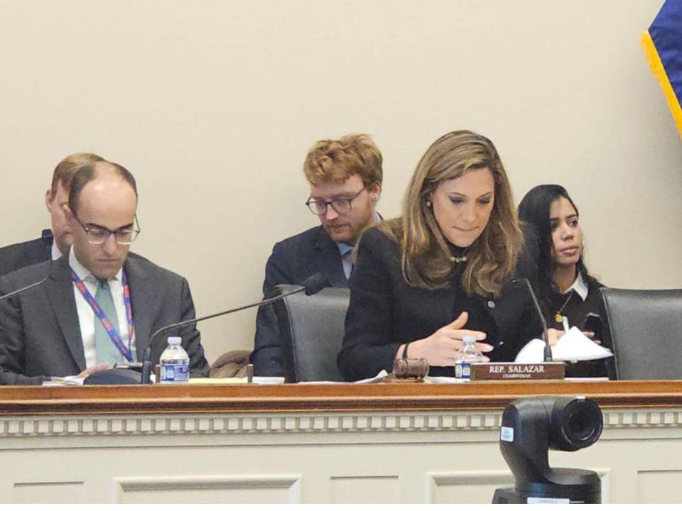 La sesión estuvo encabezada por la congresista republicana María Elvira Salazar.