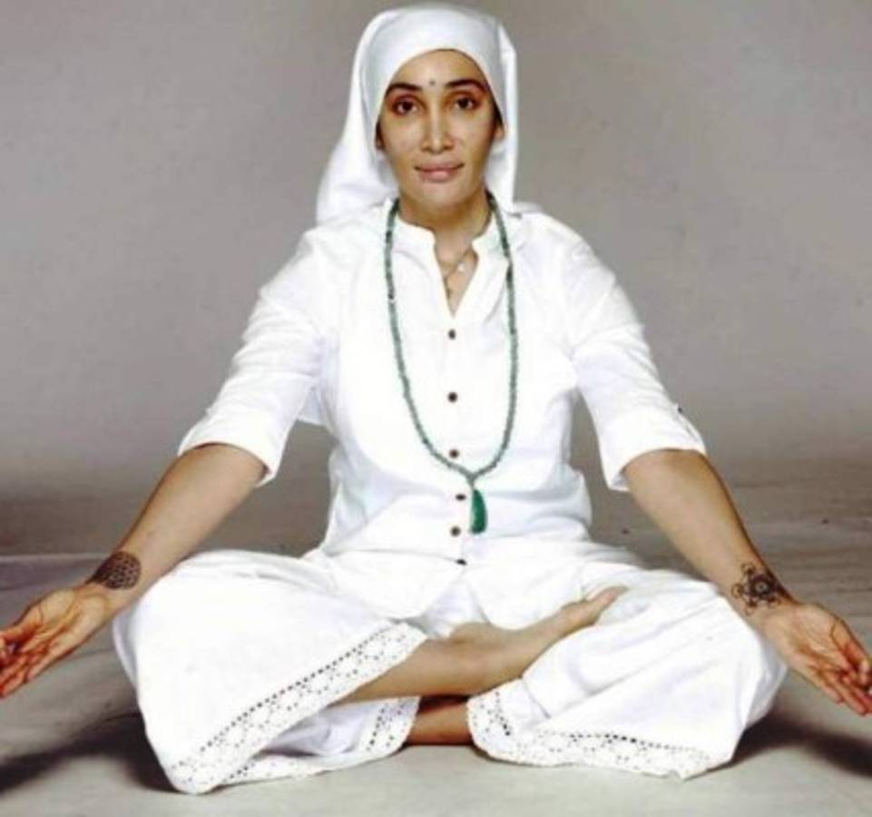 En su perfil de Instagram publica fotos y video de su nueva faceta de vida como monja.