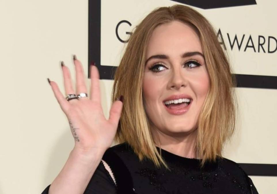 Famosos engalanan en su llegada a los Premios Grammy 2016