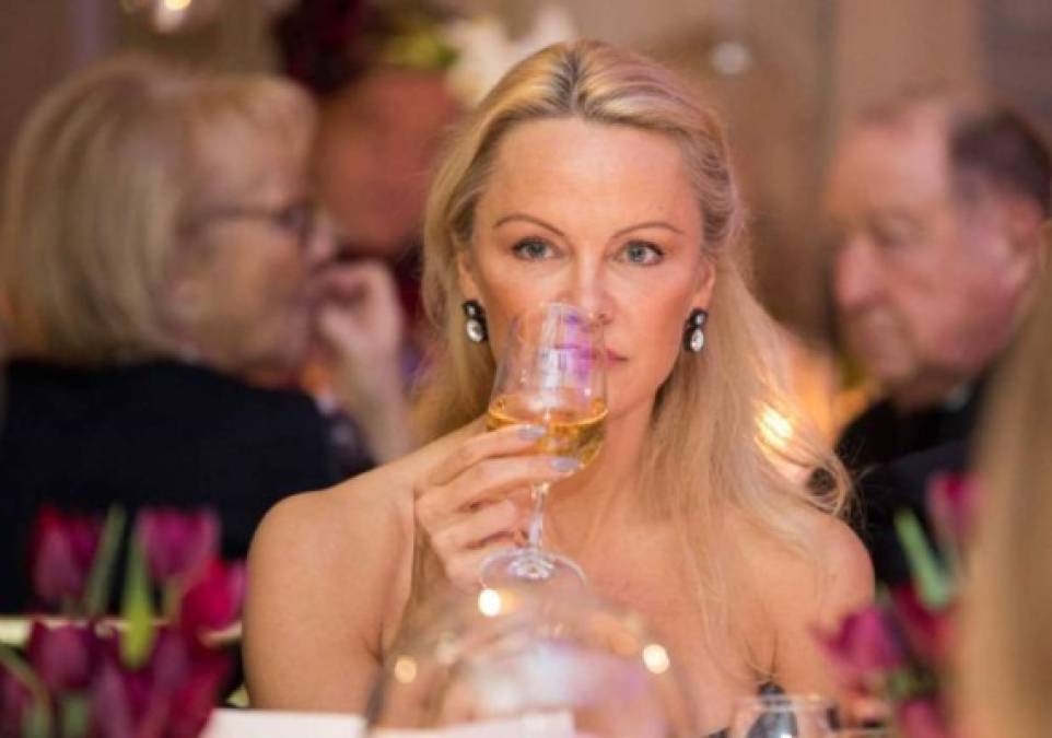 Pamela Anderson pasó por el quirófano y se ve irreconocible