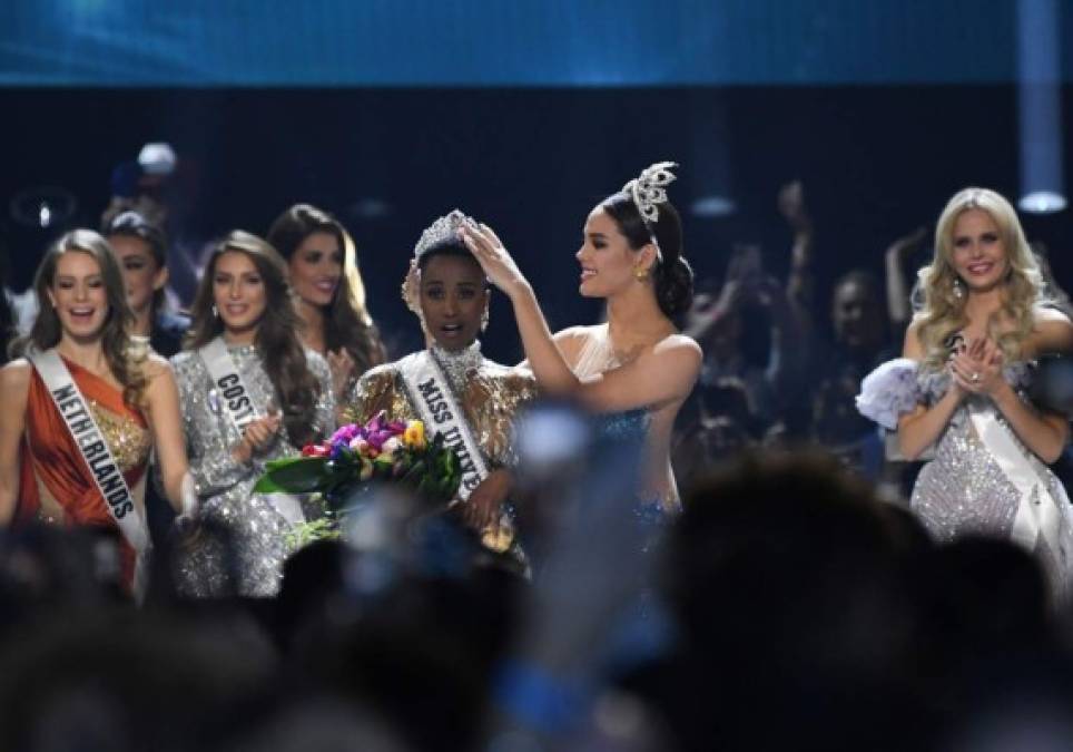 FOTOS: Llanto y emoción de Zozibini Tunzi al coronarse Miss Universo 2019