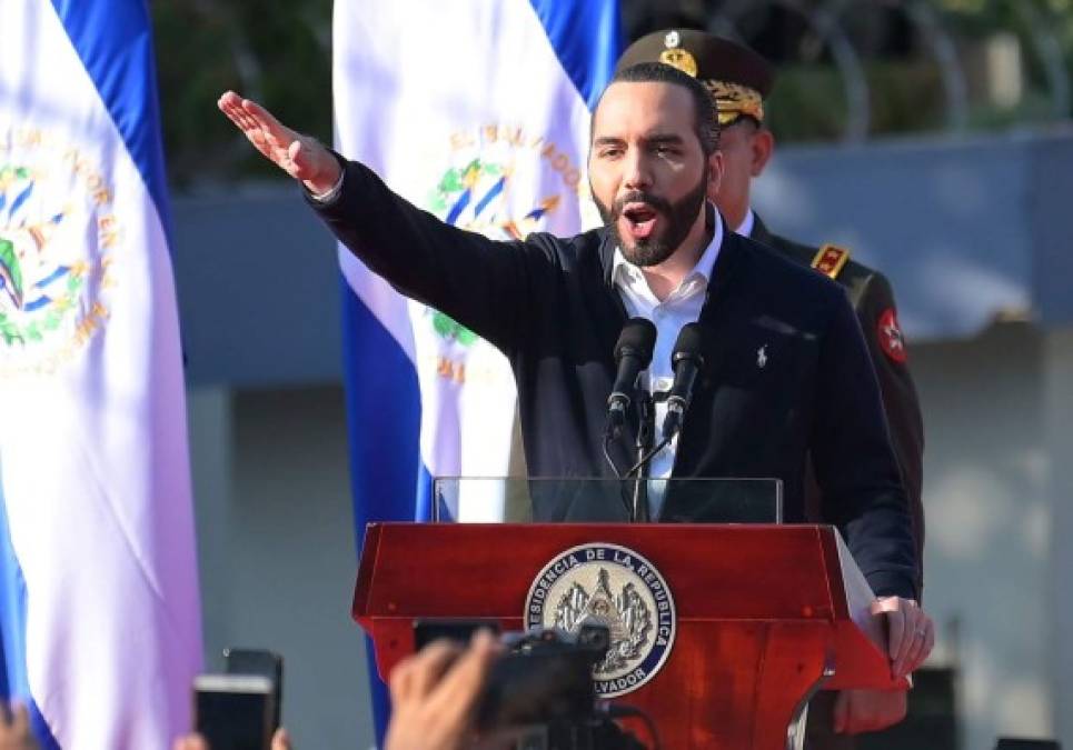 FOTOS: Con el Congreso militarizado, Bukele llama a la 'insurrección' por un préstamo