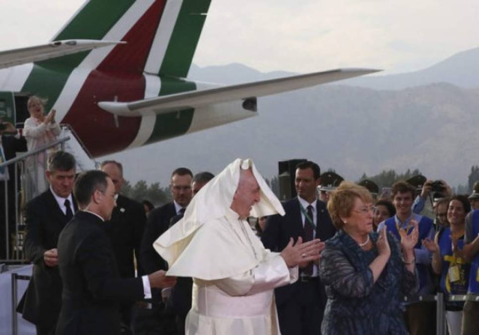 FOTOS: Así fue la llegada del papa Francisco a Chile