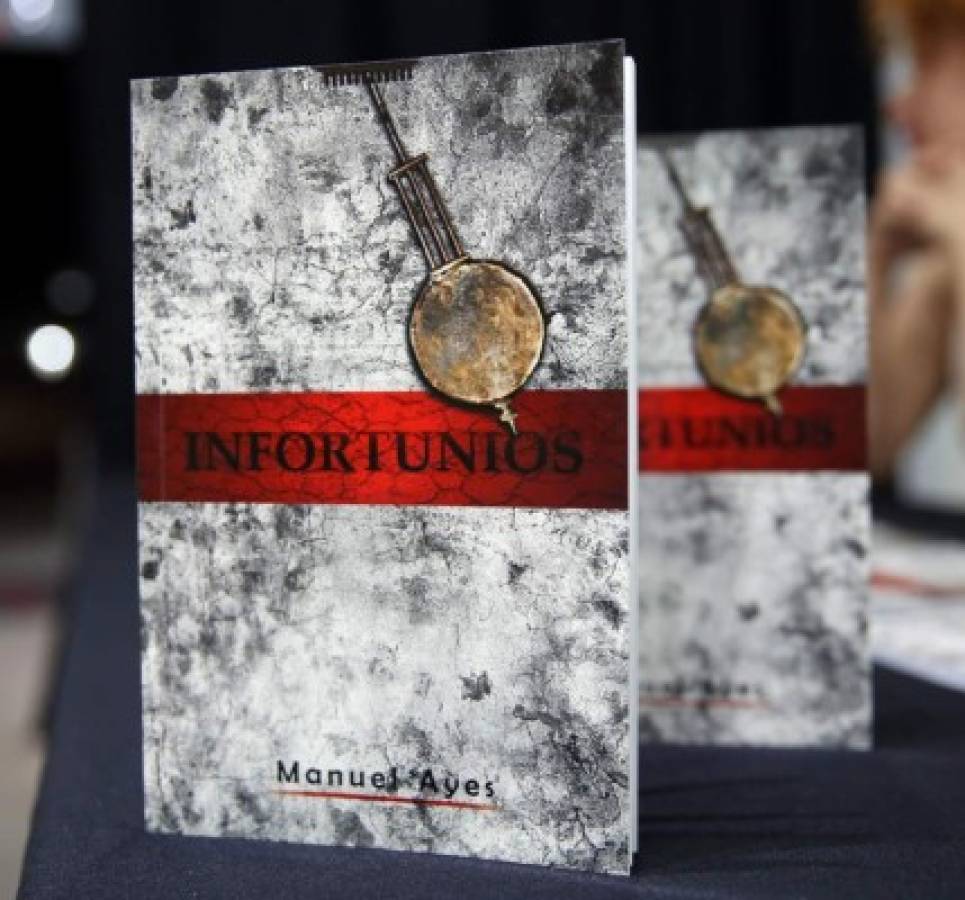 Manuel Ayes presentó su primer libro de cuentos 'Infortunios'