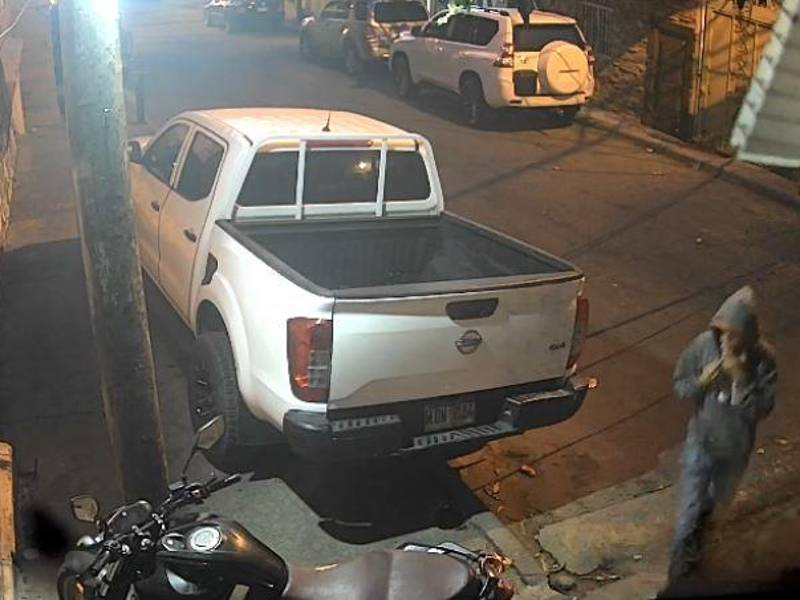 Las autoridades analizarán el video para identificar y ubicar al sospechoso de robo.