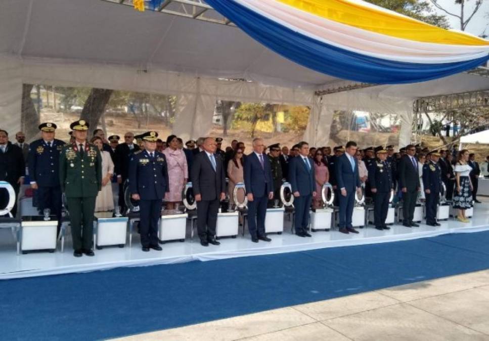 Fotos de la ceremoria de ascensos de 128 oficiales de la Policía Nacional