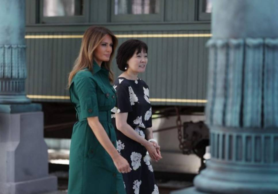 Fotos: Los relajados looks de Melania Trump y Akie Abe, la esposa del primer ministro japonés