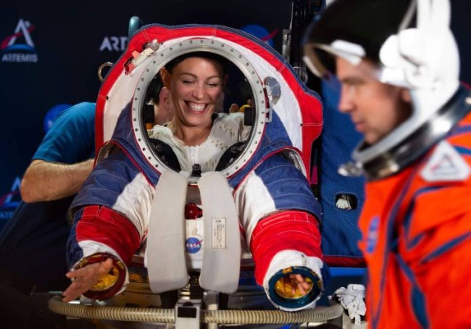 FOTOS: Así son los nuevos trajes espaciales que presentó la NASA