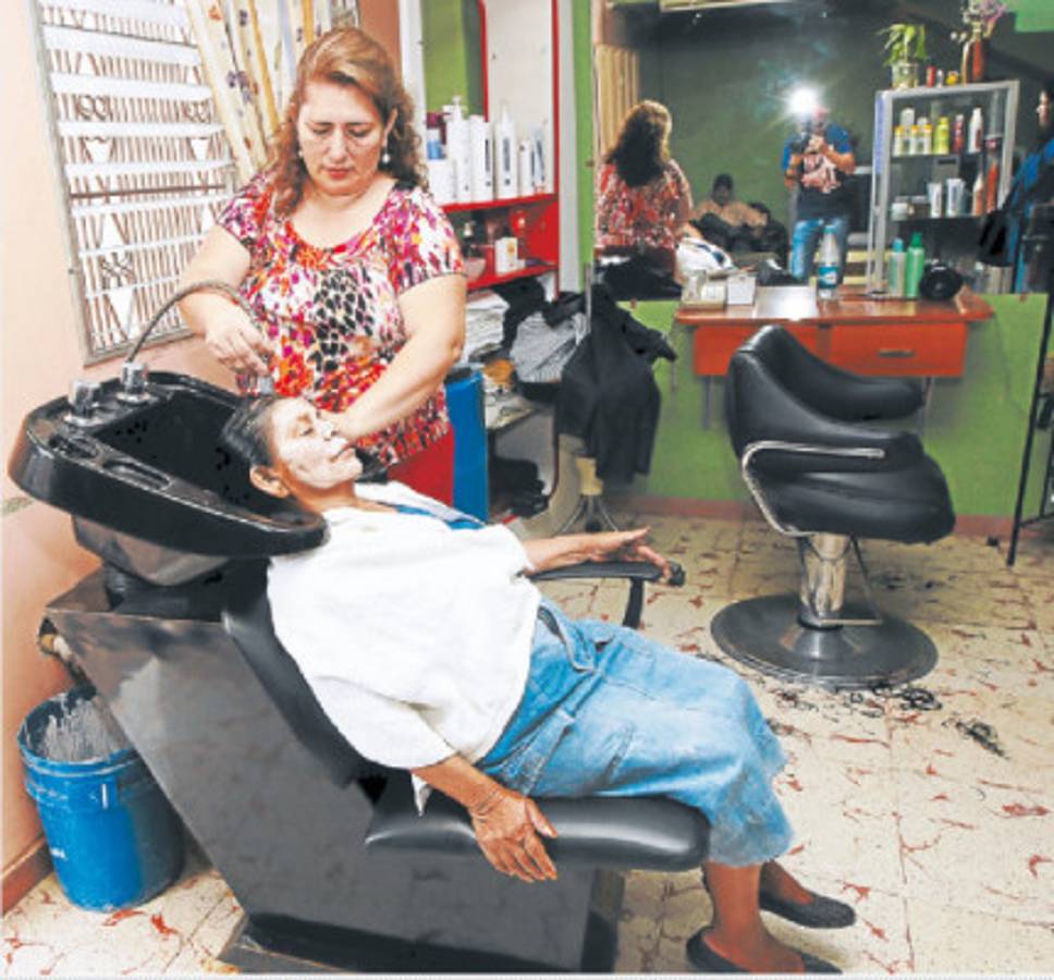 Honduras: El cambio de imagen de una madre barrendera