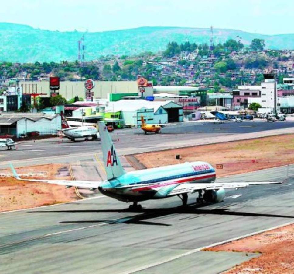 Discuten proceso de transición de aeropuerto Toncontín a Palmerola