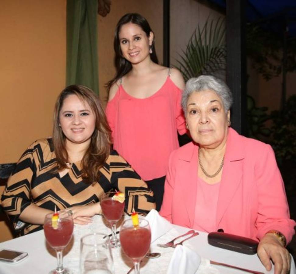 Velada prenupcial en honor a Irza