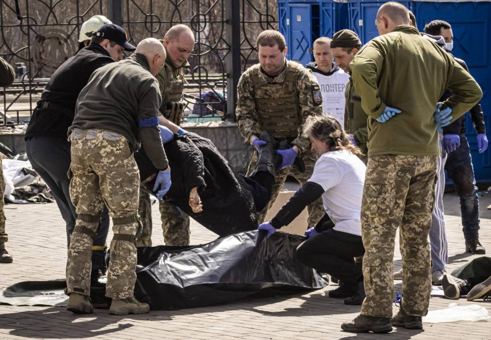 “Quiero escapar de este infierno”: docenas de muertos y cientos de heridos tras ataque en Ucrania