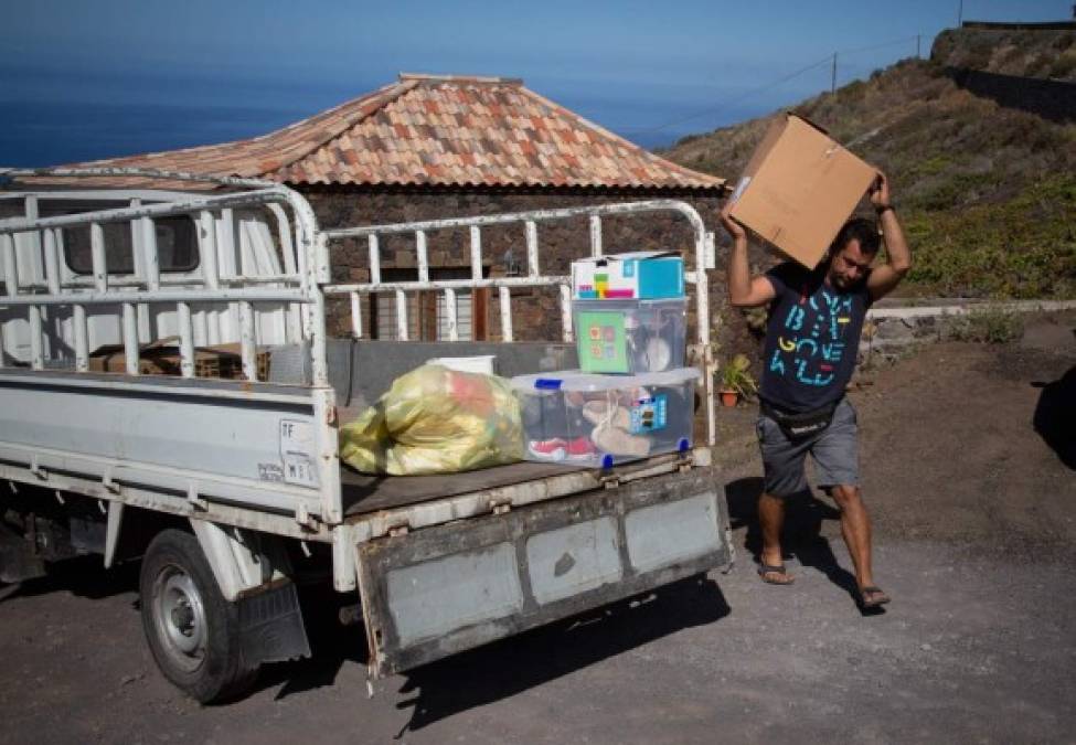 Evacuaciones y un cementerio por desaparecer: Sigue la odisea por erupción en España