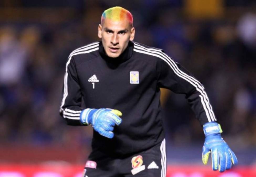 FOTOS: Portero de Tigres sorprende al teñirse el cabello en apoyo a la comunidad LGTBI