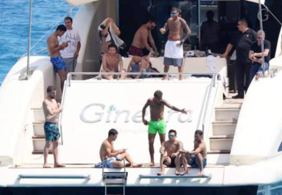Así son las vacaciones de Neymar en París tras firmar con el PSG