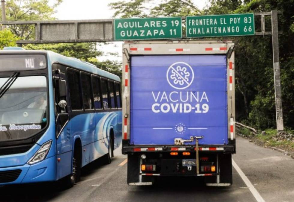 FOTOS: Así fue el traslado de 34 mil vacunas donadas por El Salvador