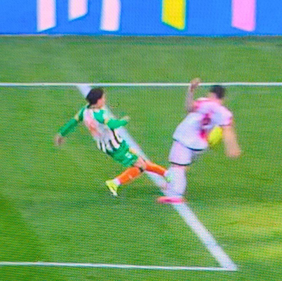 Atlético de Madrid explota tras robo en el partido ante Barcelona: Lo que dicen del error del VAR