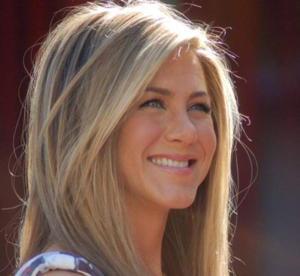 Jennifer Aniston es captada en bikini a sus 48 años y causa admiración