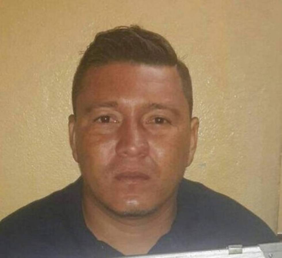 Caen presuntos delincuentes con armas, municiones y vestimenta policial   