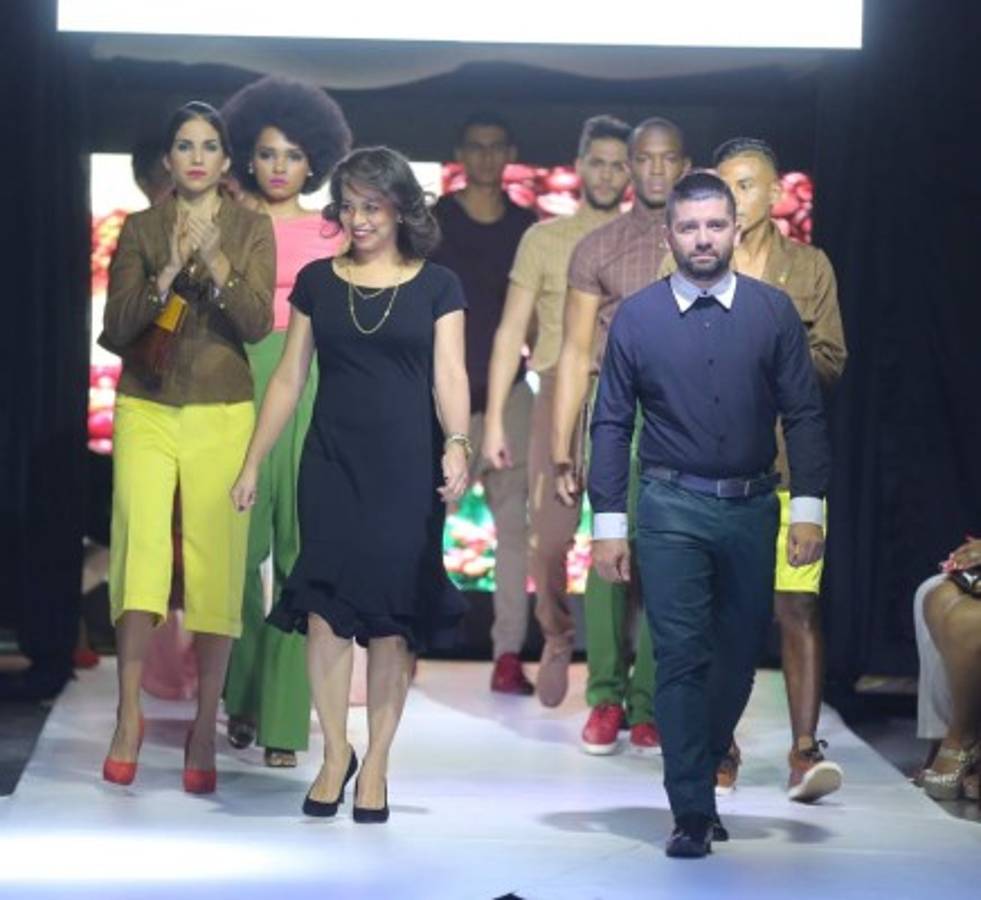Elegancia y sobriedad iluminaron pasarelas de Piso Diez Diseño