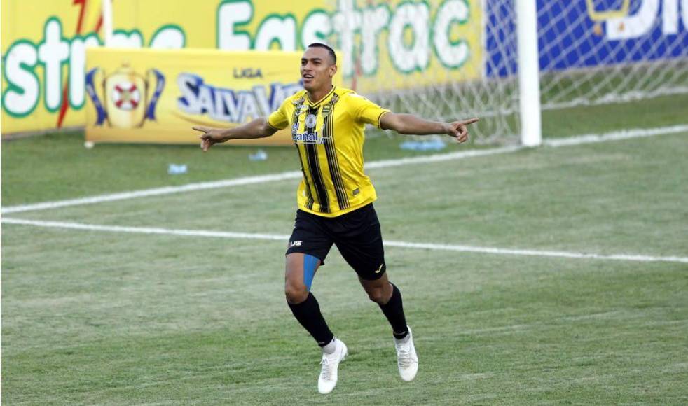 De película: Jugador de Real España propone matrimonio a su novia y esta fue la respuesta (FOTOS)