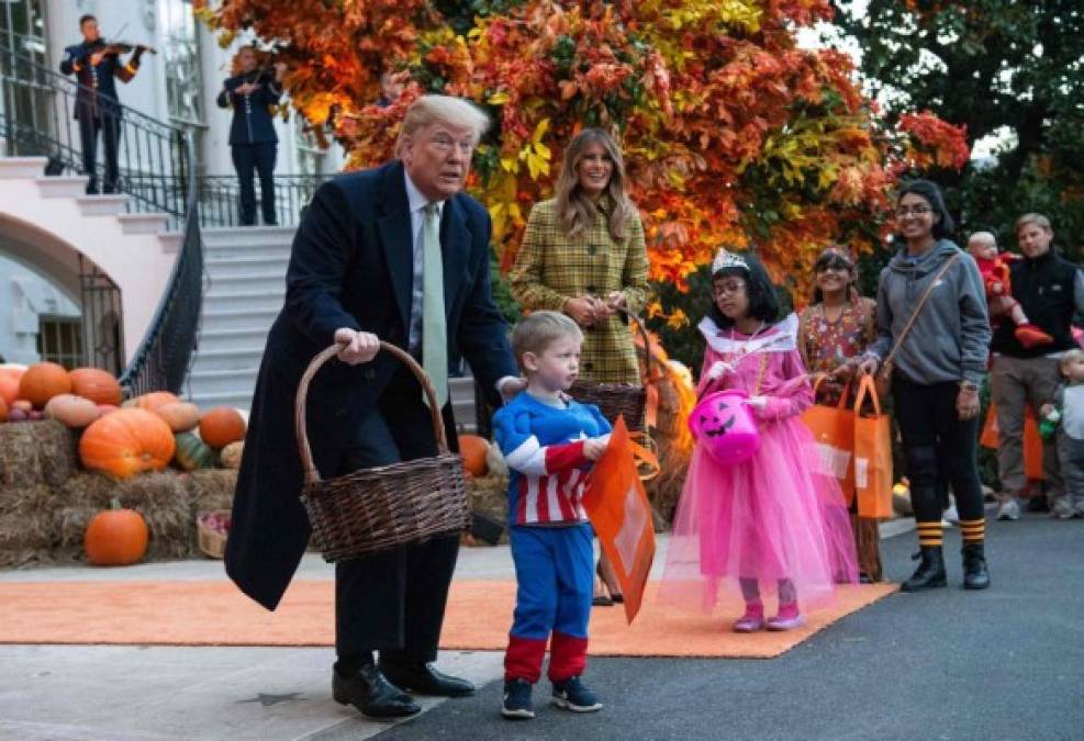 Halloween: Donald Trump y Melania repartieron dulces en la Casa Blanca