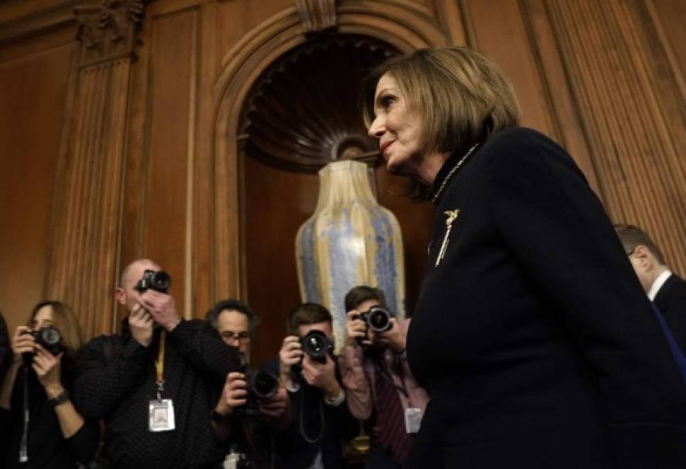 El rostro de satisfacción de Nancy Pelosi tras aprobar juicio político a Donald Trump
