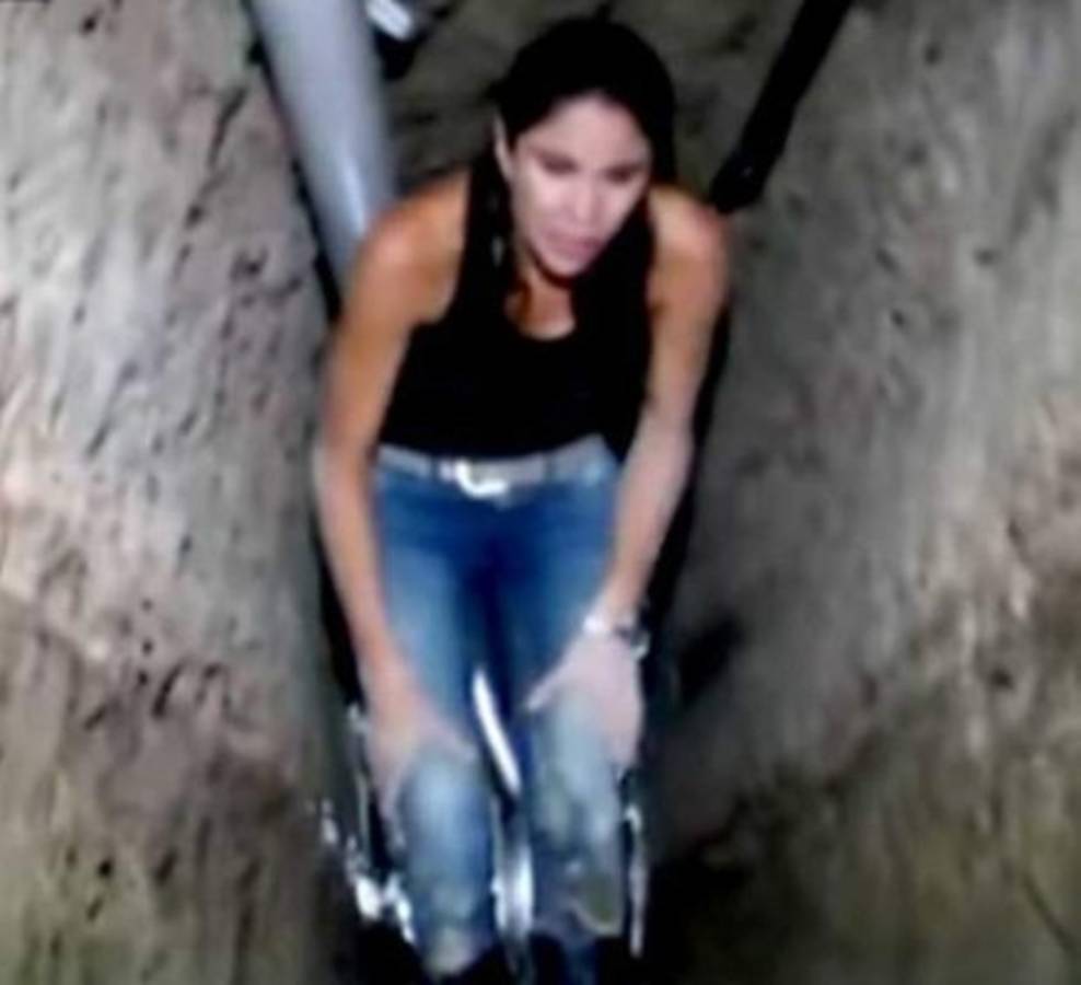 Periodista recorre túnel por el que se fugó El Chapo
