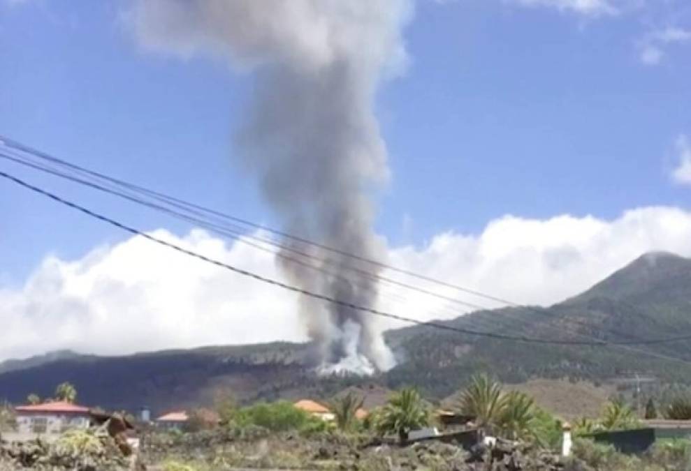 Temor y evacuaciones: Tras 50 años de inactividad entra en erupción un volcán en España