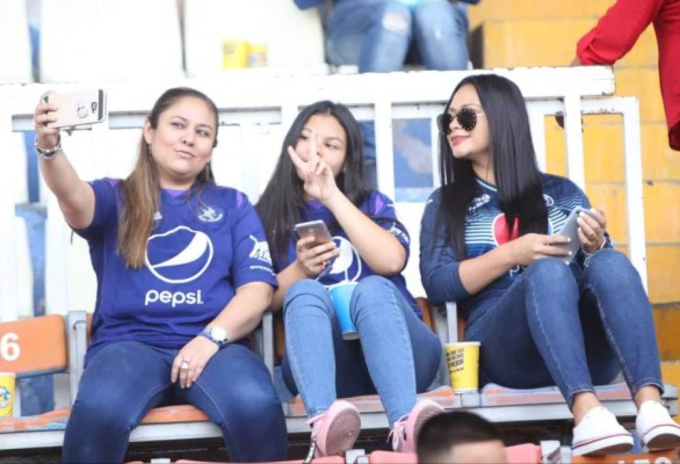 FOTOS: Bellas mujeres engalanaron el cierre de la jornada 6 del Clausura