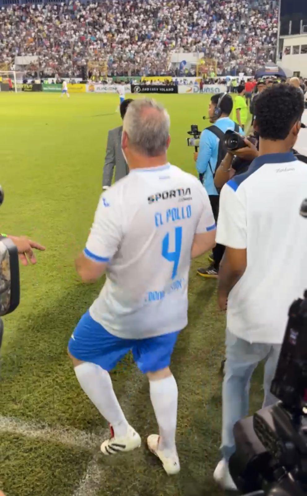 ¿Por qué no metieron a jugar al alcalde Roberto Contreras en el partido de tiktokers en Honduras?