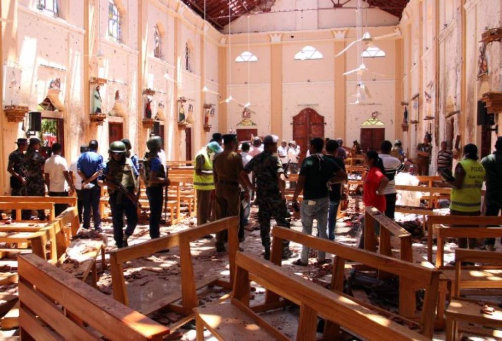 Cadáveres, escombros y llanto: Las impactantes imágenes que dejaron los ataques en Sri Lanka