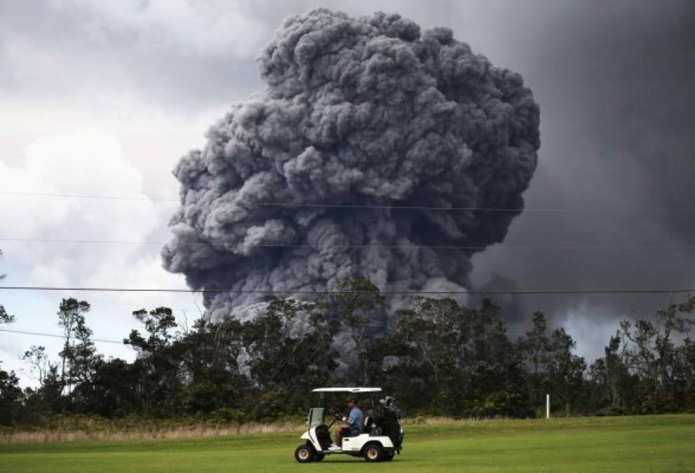 Imágenes de la nube de ceniza volcánica que provocó el volcán Kilauea en Hawái