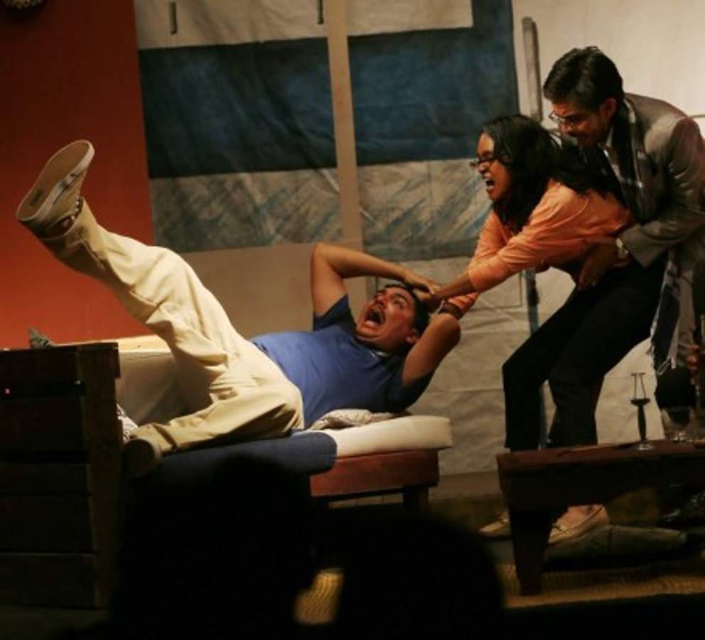 Lluvia de absurdos en 'Un dios salvaje'