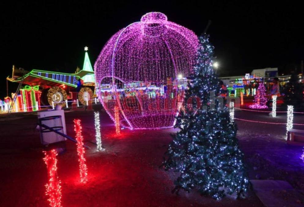 FOTOS: Luces, color y alegría en la Villa Navideña de Tegucigalpa