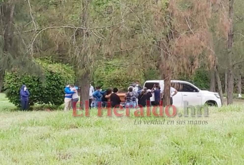 FOTOS: Doloroso último adiós a paciente de Covid-19 que murió estrangulado