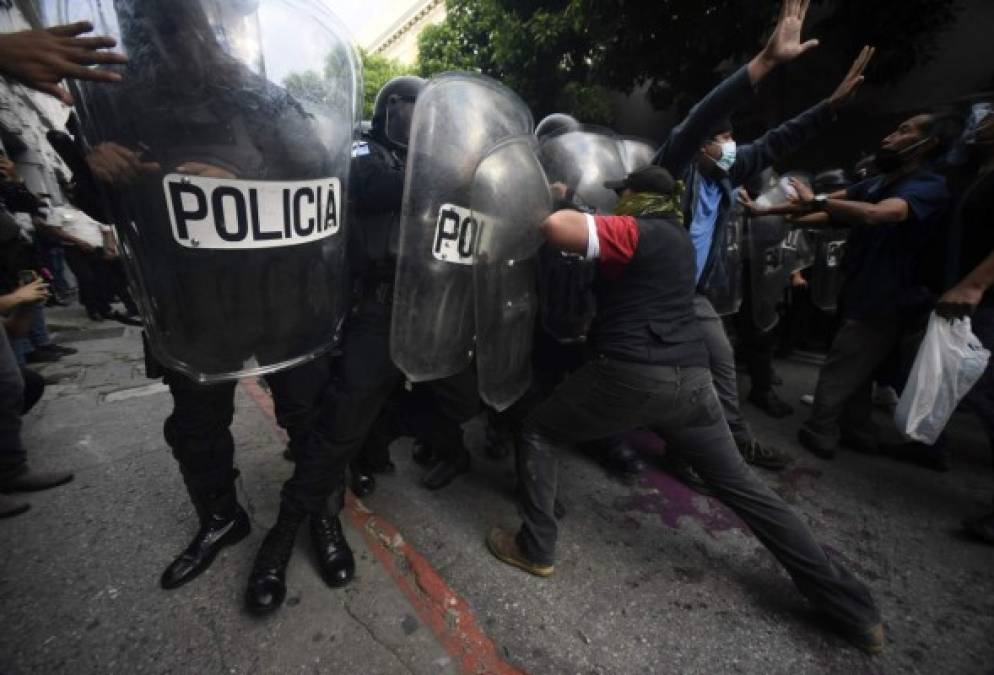 Las imágenes más impactantes de las protestas en Guatemala (FOTOS)