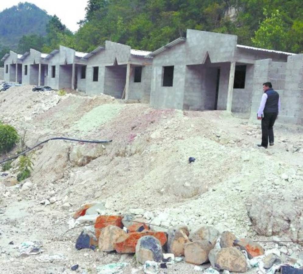 Recuperan fondos de proyecto fallido de viviendas en Marcala