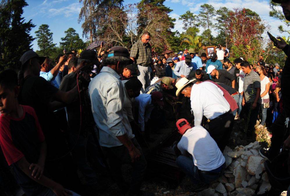 Imágenes del último adiós a Ana Lizeth Hernández en Zambrano