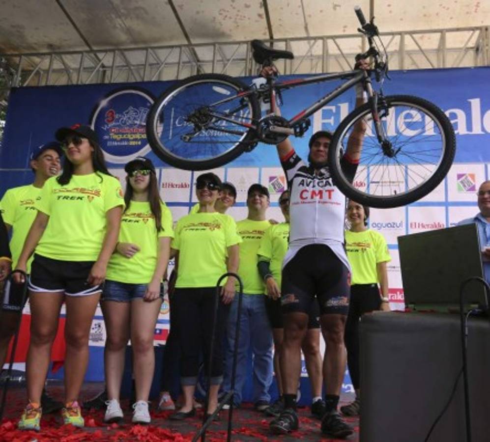 Lluvia de premios en la III Vuelta Ciclística