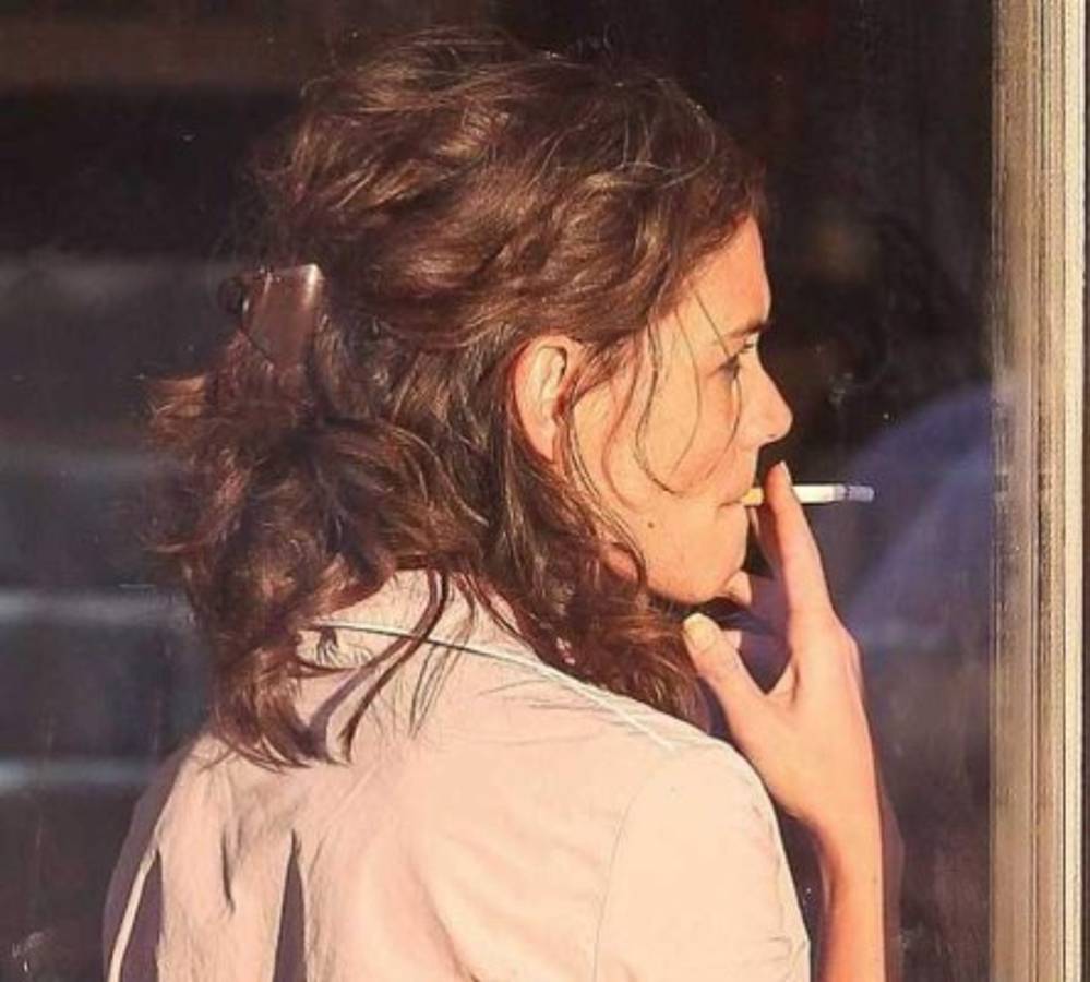 Katie Holmes ahora 'trabaja' de camarera