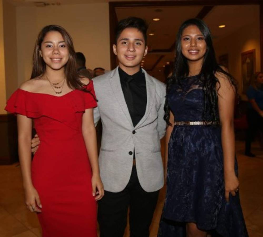 noche de recuerdo entre compañeros