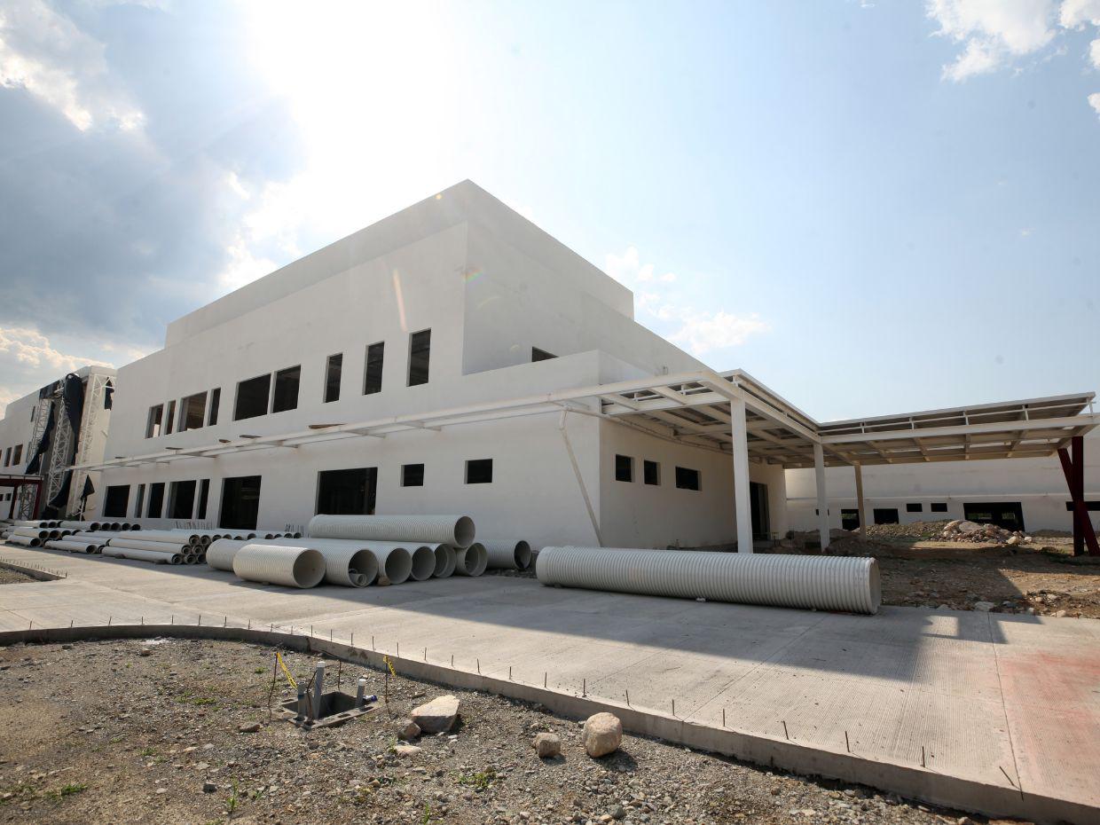 Hospitales de Santa Bárbara, Salamá y Ocotepeque aún requieren L5,600 millones para concluirse