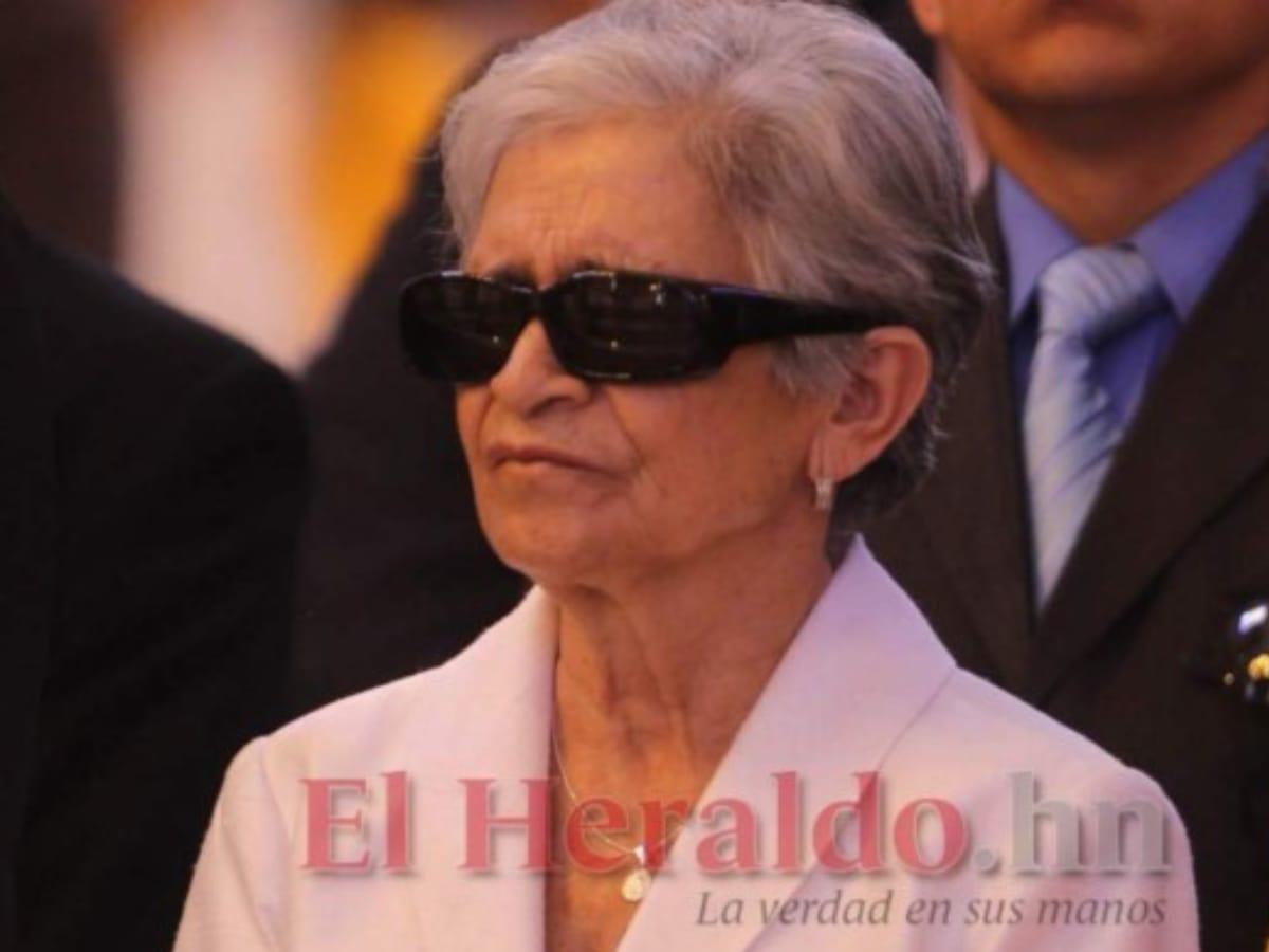 $!Fotografía de Elvira Alvarado tomada en 2017 durante el velorio de su hija Hilda Hernández.