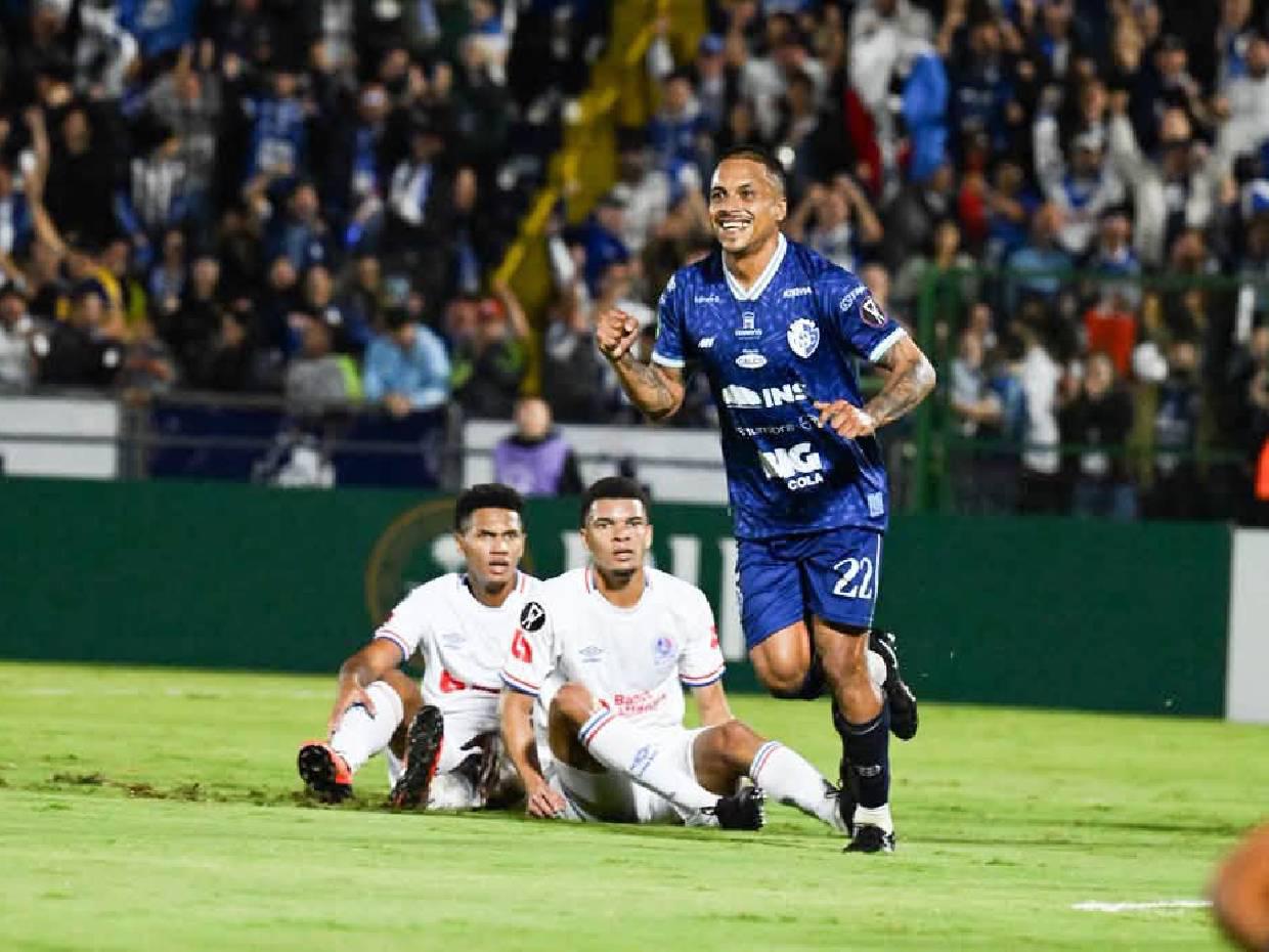 Olimpia decepciona ante Cartaginés y queda contra las en cuerdas en semis de Copa Centroamericana